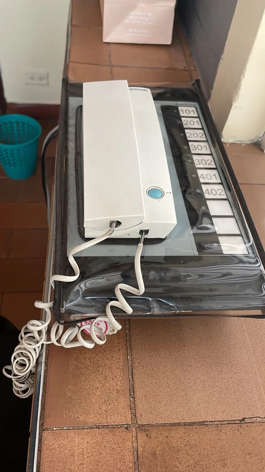 Citófono instalado en un edificio de 7 pisos en Cali